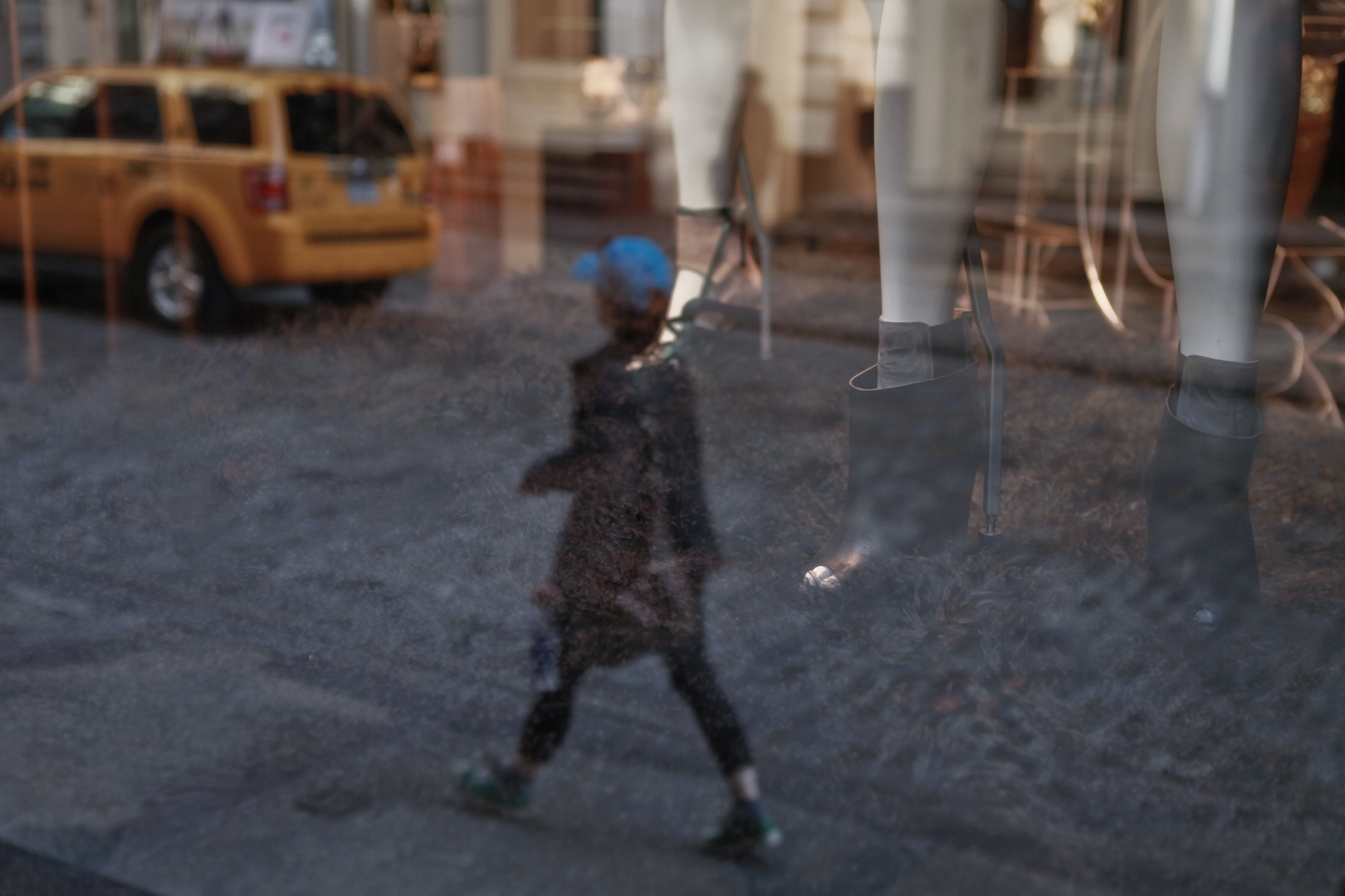 Just like a Woman, Street photography, Women, Reflection, Verspiegelung, © Amlie Losier, New York City, New York, NYC, USA