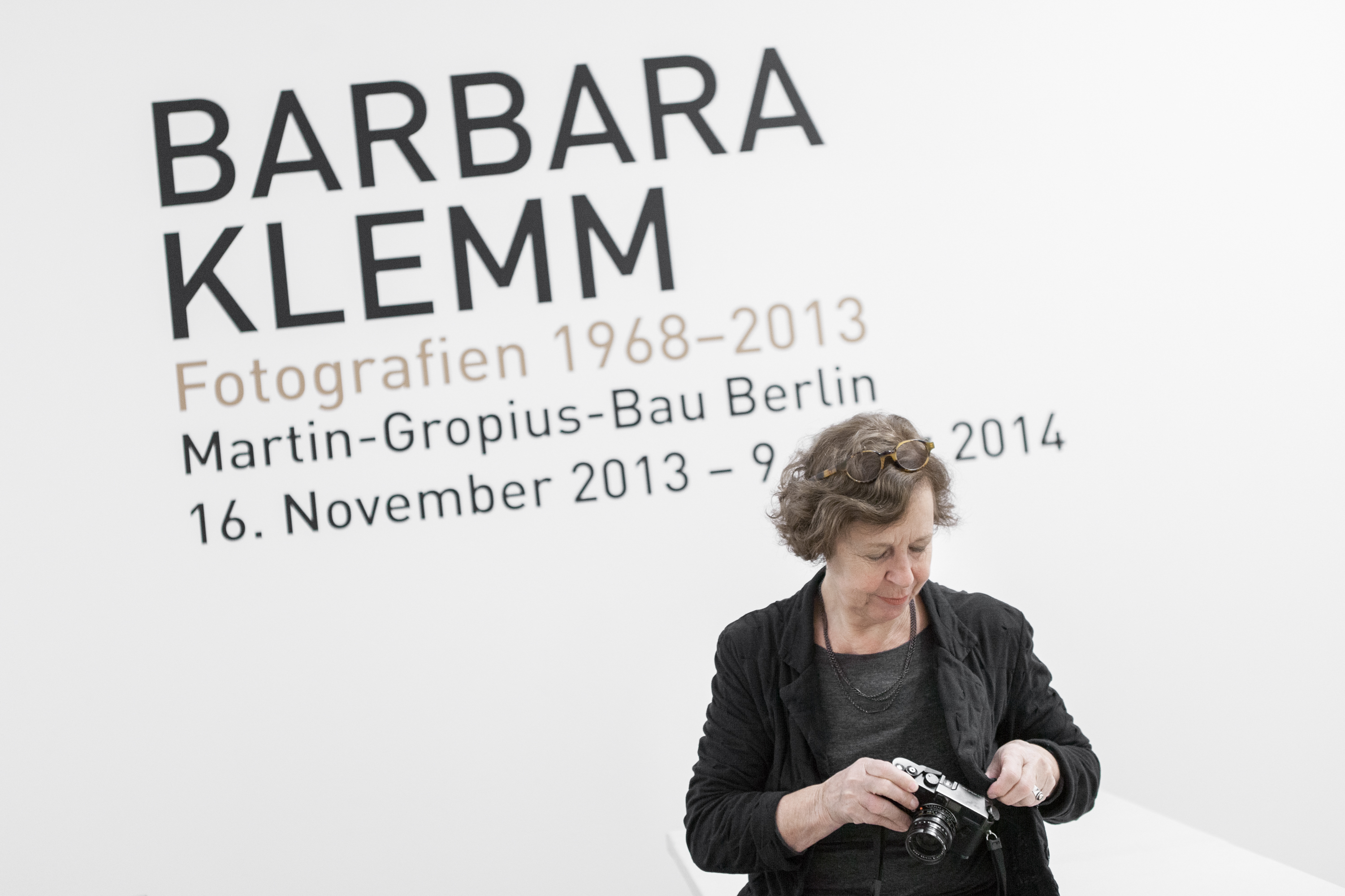 Portrait Photographer Fotografin Barbara Klemm in ihrer Retrospektive Ausstellung im Martin Gropius Bau in Berlin Mitte, © Amélie Losier, Berlin 2013